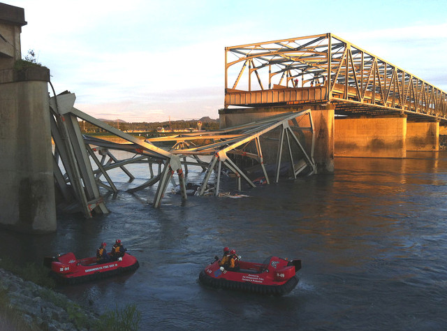 Neoteric Hovercraft rescue Washington bridge collapse
